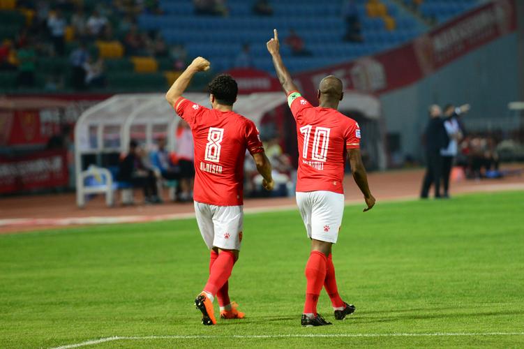 穆里奇帽子戏法助梅县取胜 穆伦加面对救主梅开二度